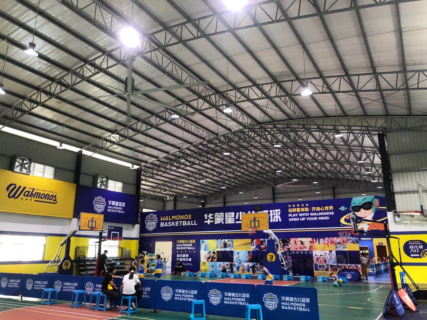 體育館通風(fēng)降溫為何選擇工業(yè)大風(fēng)扇？武漢工業(yè)大風(fēng)扇廠家說明