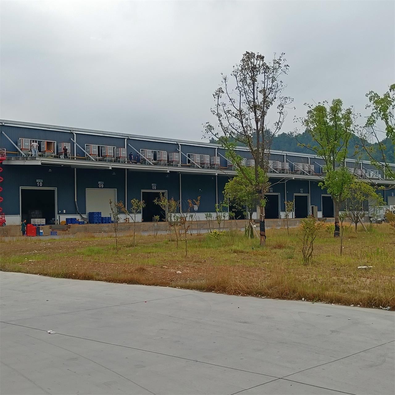 湖北十堰某大型物流倉儲降溫應用環(huán)?？照{(diào)的工程案例