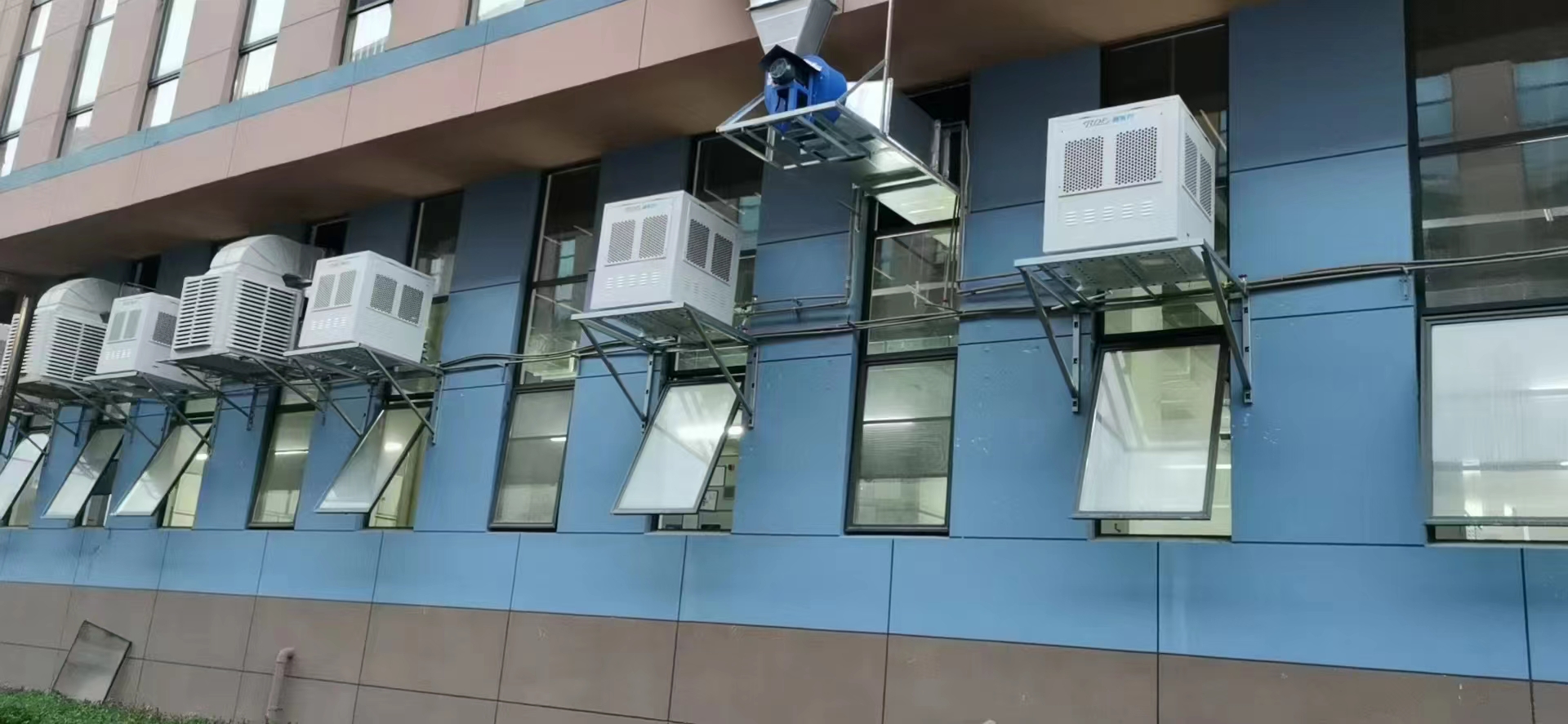 廠房降溫為何選擇工業(yè)省電空調？廠房降溫工業(yè)空調的優(yōu)點？