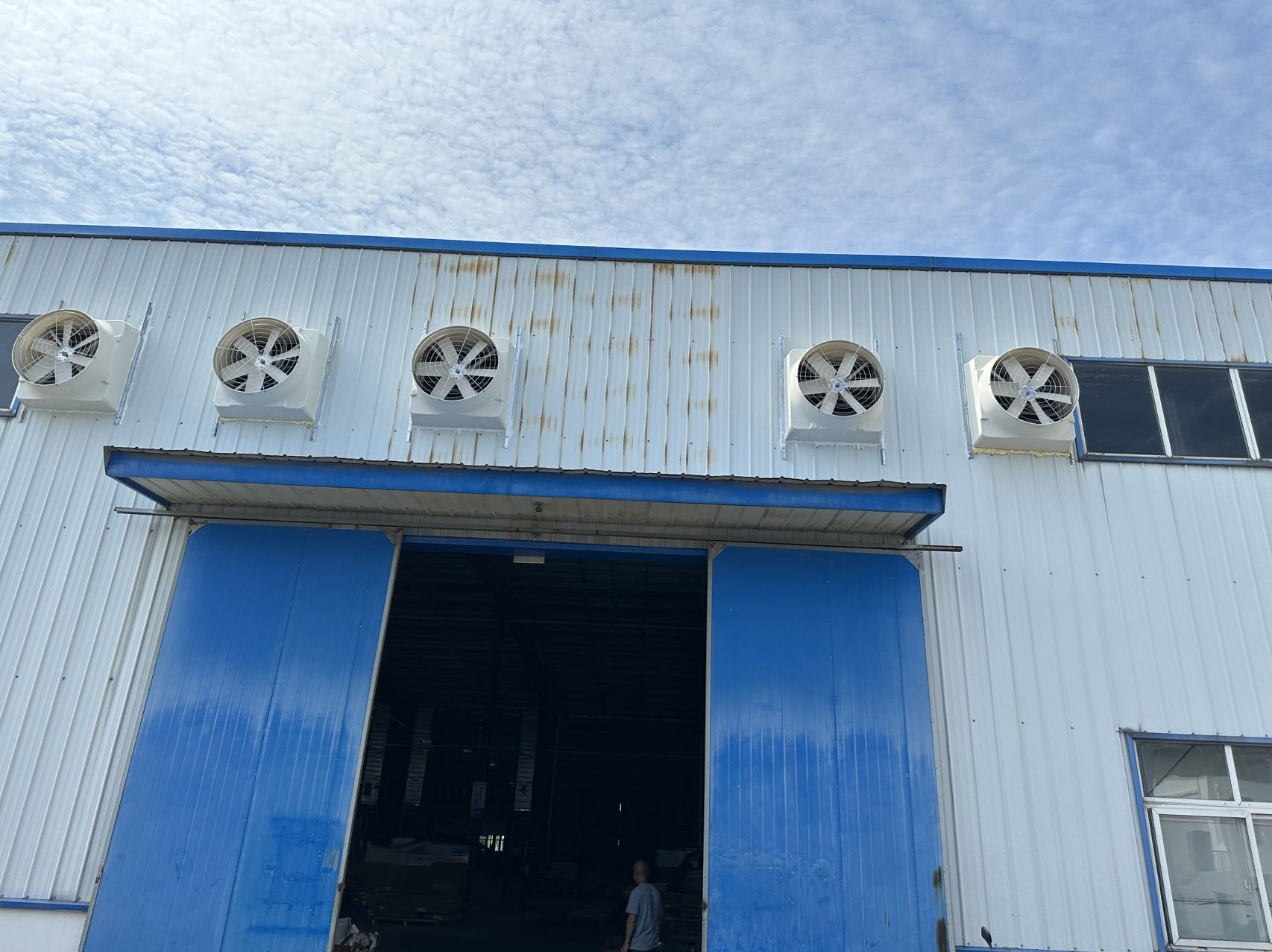 湖北通風設備工業(yè)排風扇與負壓風機的特性及應用范圍？