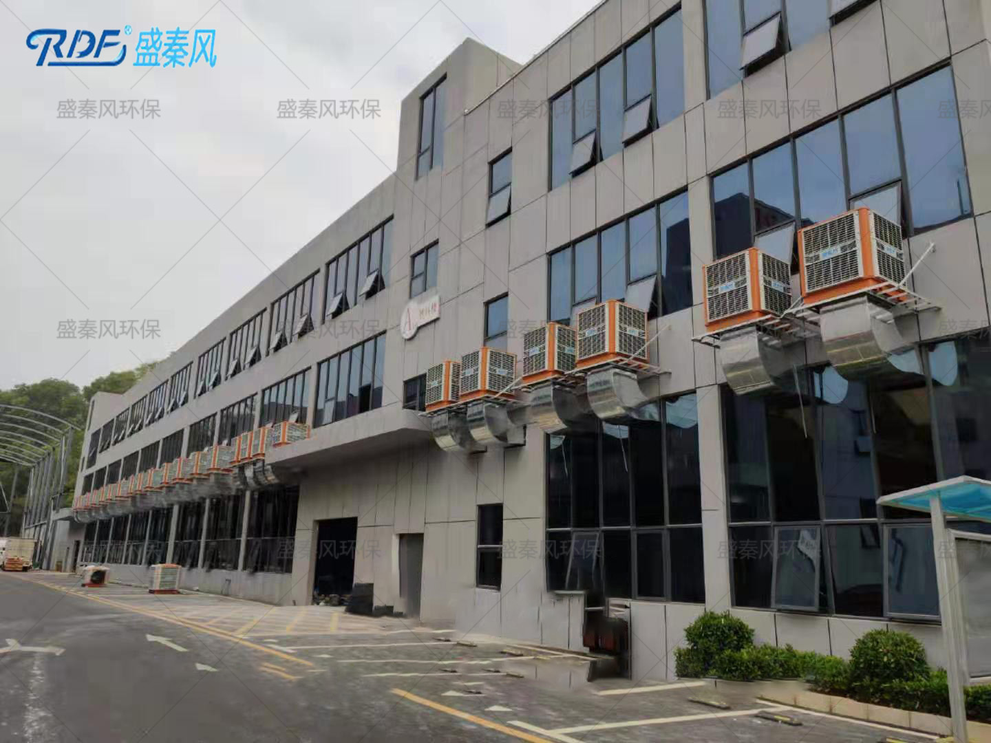 冷風(fēng)機(jī)對(duì)于廠房車(chē)間通風(fēng)降溫有哪些特點(diǎn)與優(yōu)勢(shì)？環(huán)?？照{(diào)廠家介紹下