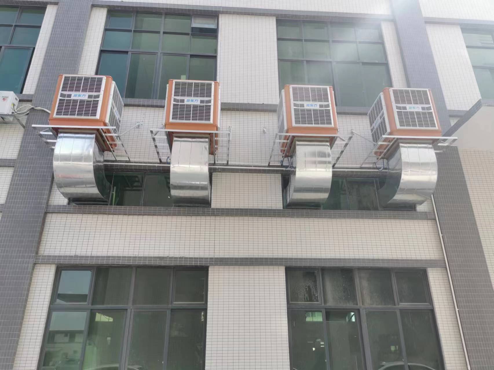 工廠車間降溫通風為什么使用水冷空調(diào)？水空調(diào)有哪些特點