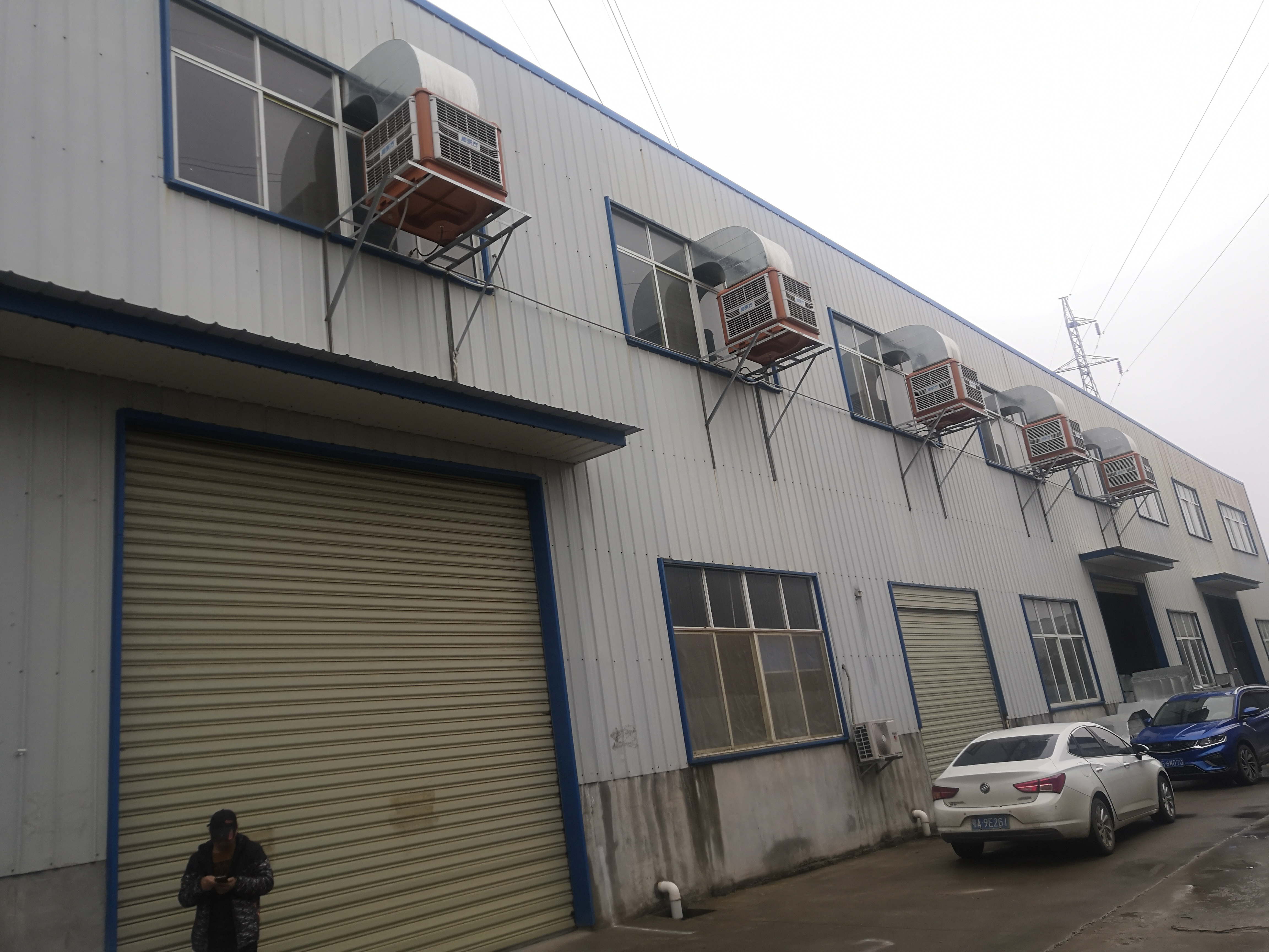 湖北黃石某服飾廠生產(chǎn)車間降溫通風采用潤東方環(huán)?？照{(diào)