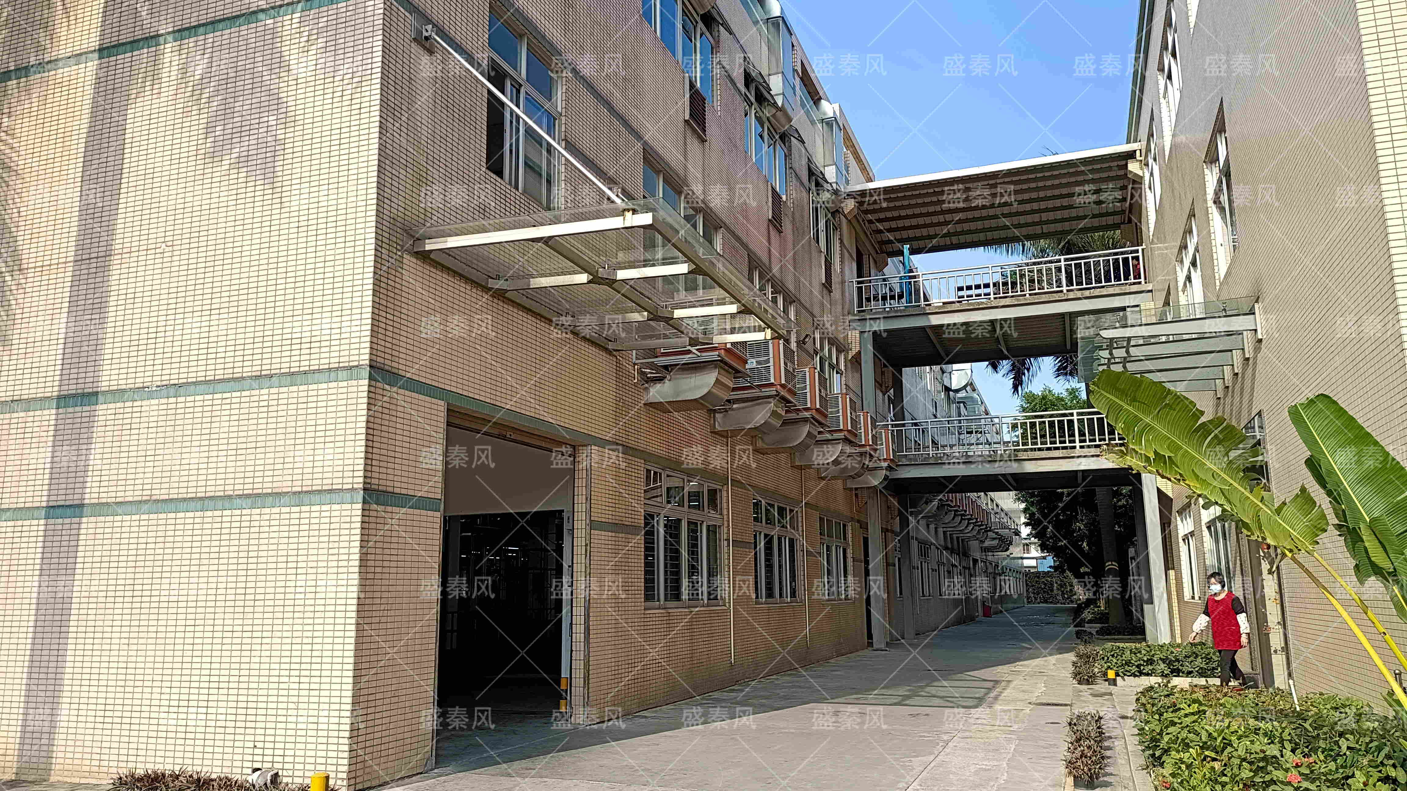 食品廠高溫生產(chǎn)車間如何通風(fēng)降溫？這種降溫設(shè)備一定要用